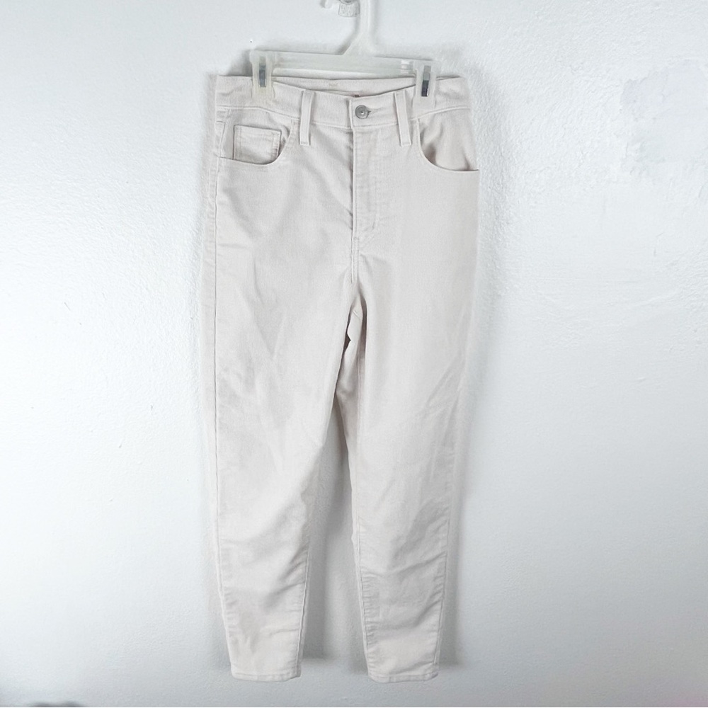 LEVI’S Cream Corduroy High Waisted Mom Jeans  Neutral Classic Minimalist Size 25